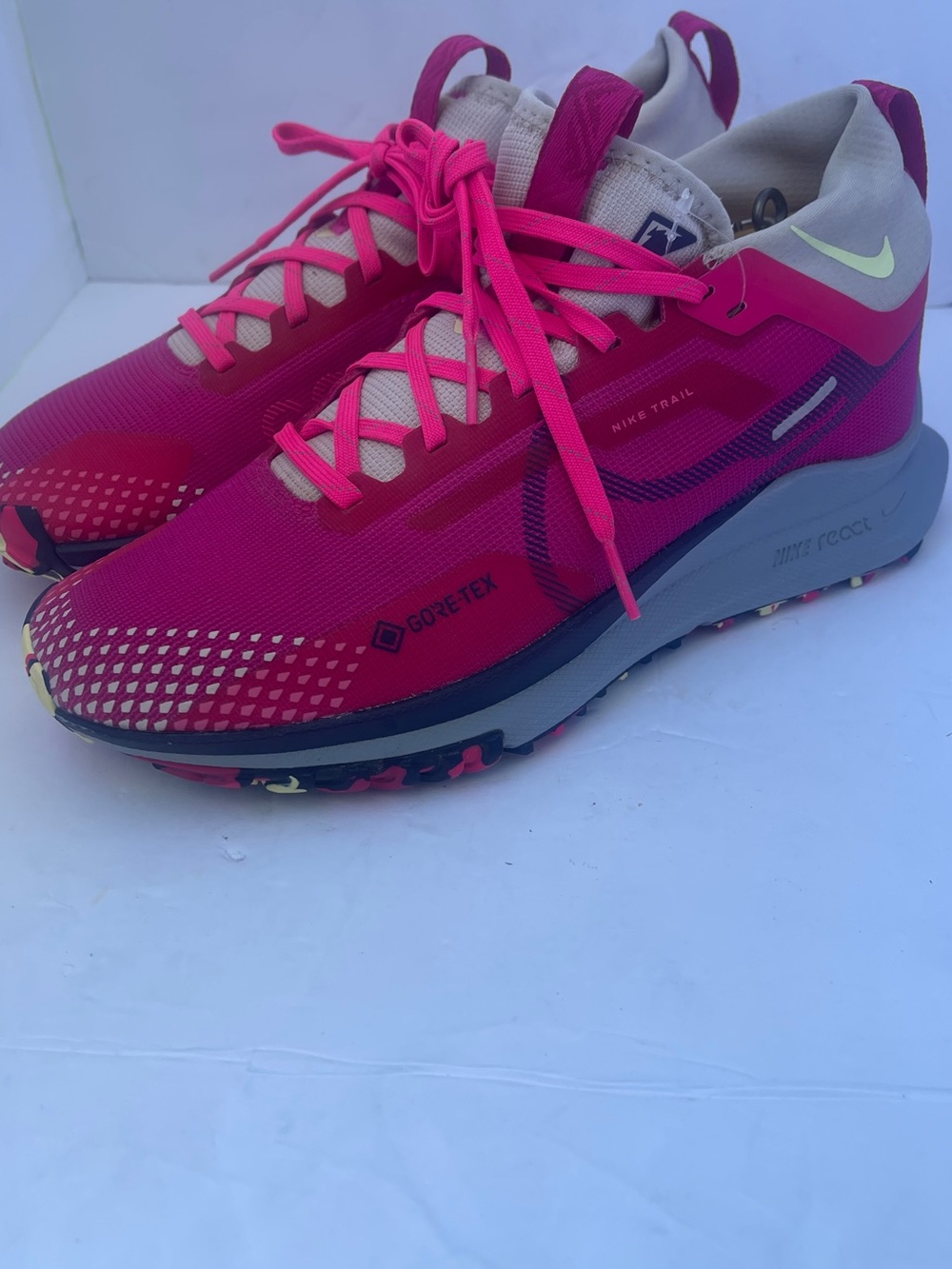 Nike Pegasus Trail 4 GORE-TEX Waterproof
Running Shoes women's size 8